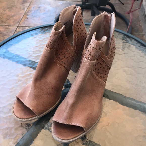 Report Womens Ricki Pump